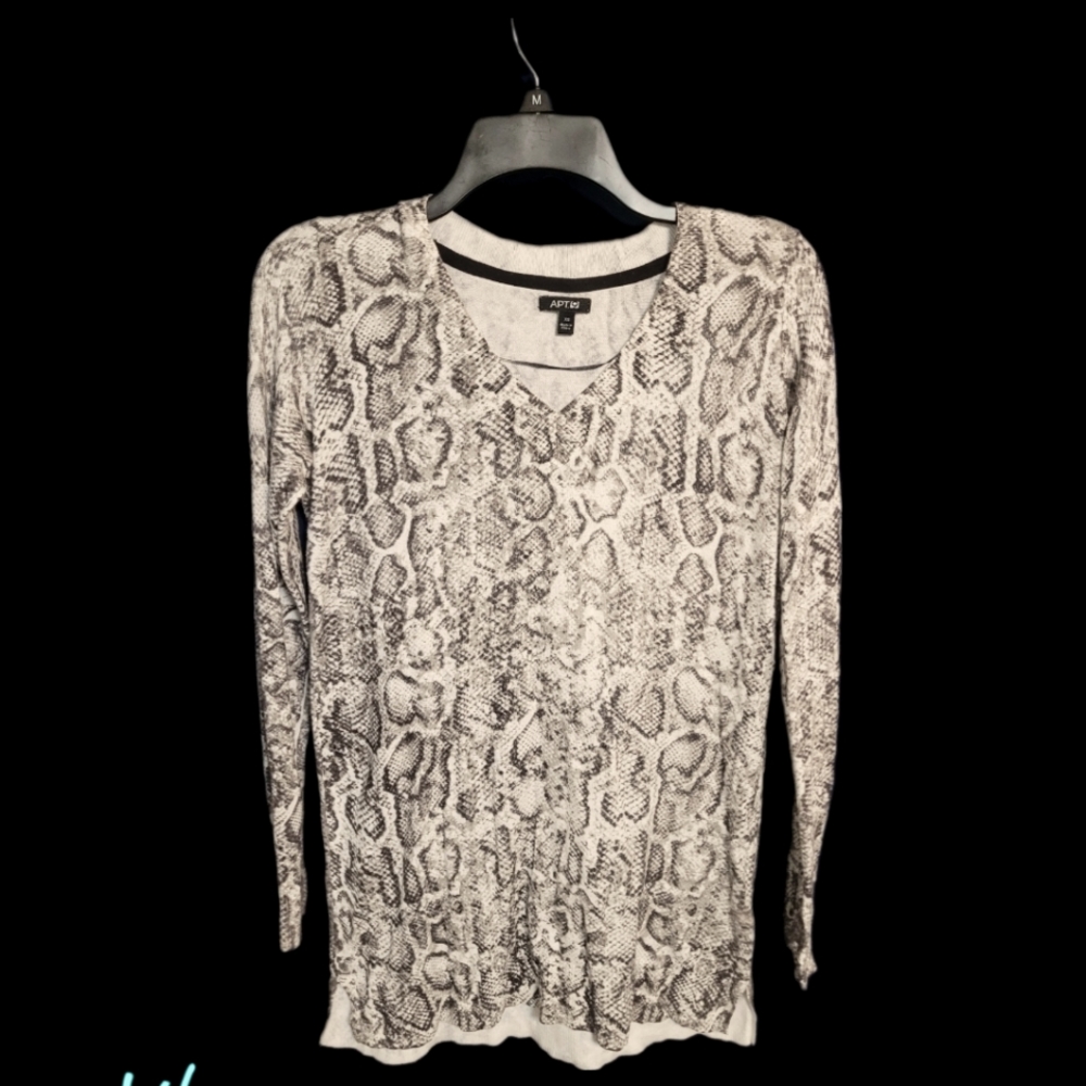 Apt 9 sweater shirt
